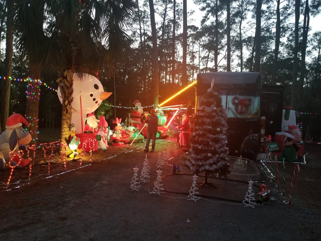 Fort Wilderness Holiday Campsite Decor Gaudy